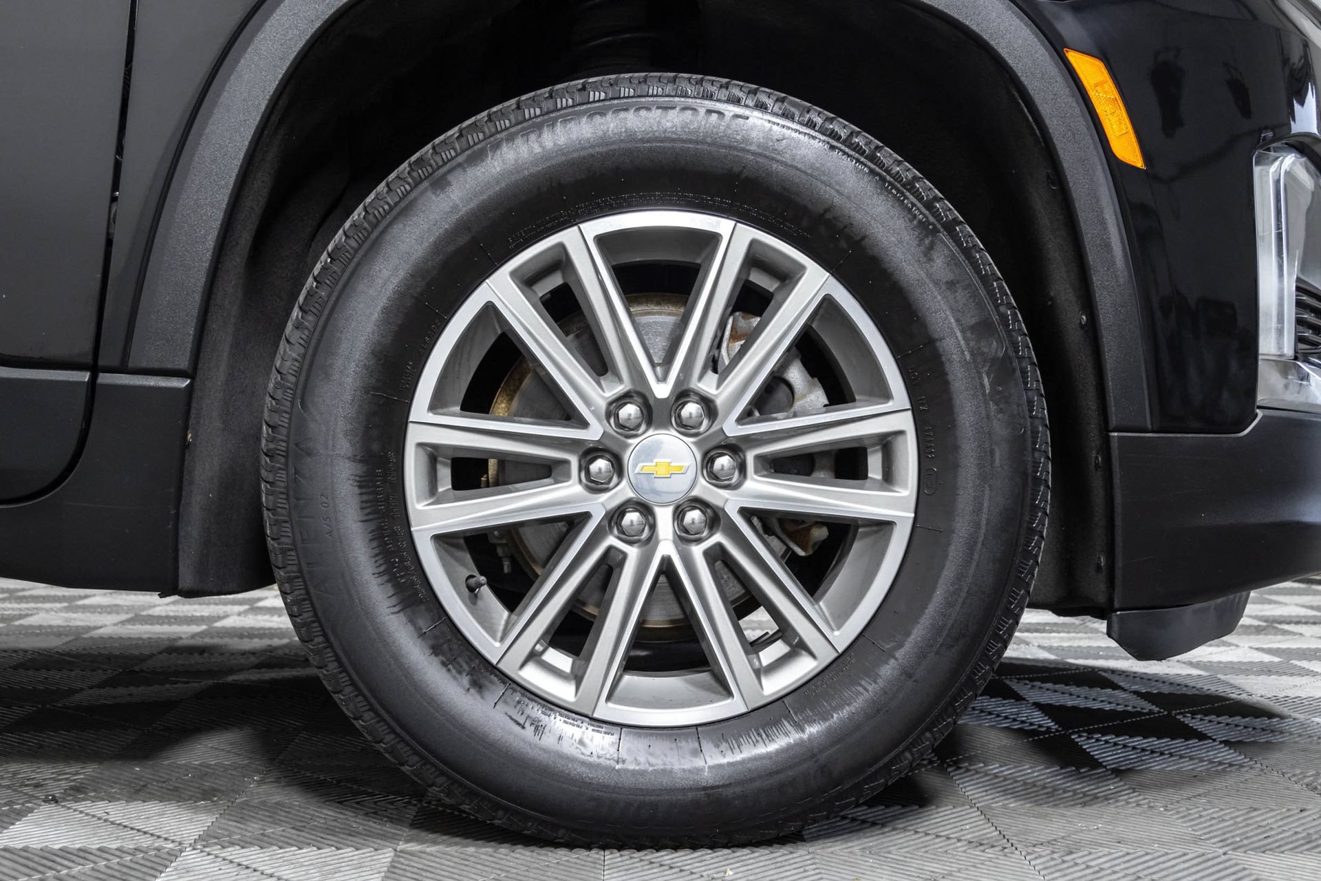 Used 2023 Chevrolet Traverse LT FWD image 42