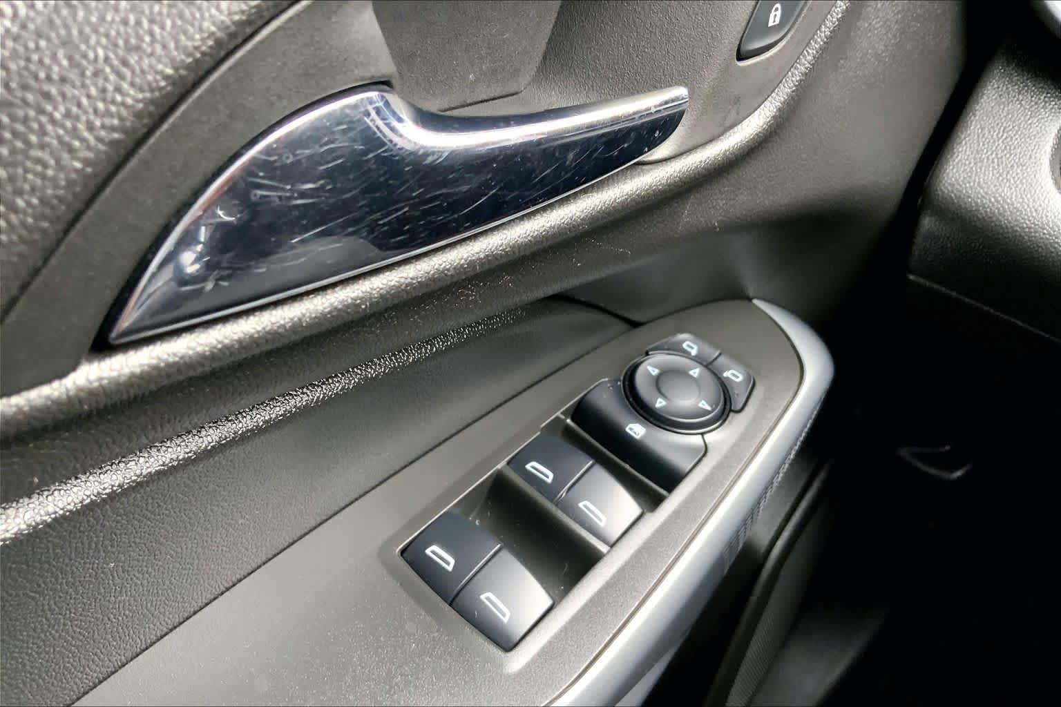 Used 2025 Chevrolet Trax RS w/ Sunroof Package FWD image 36