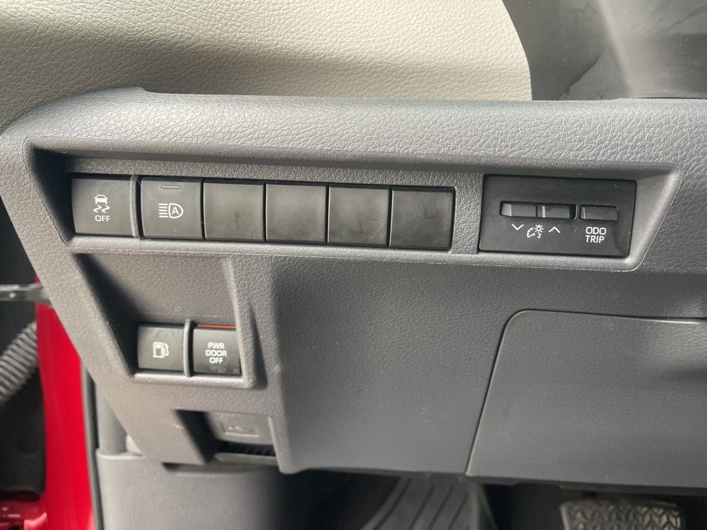 Used 2021 Toyota Sienna XLE w/ XLE Plus Package image 26