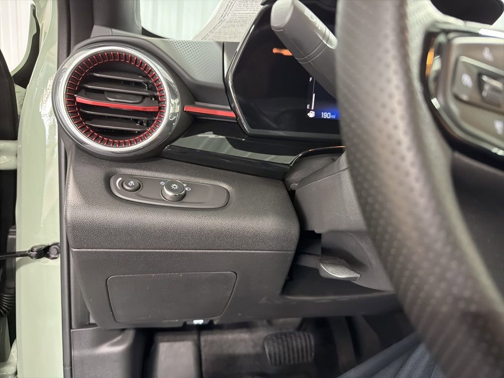 Certified 2024 Chevrolet Trax RS w/ Driver Confidence Package image 32