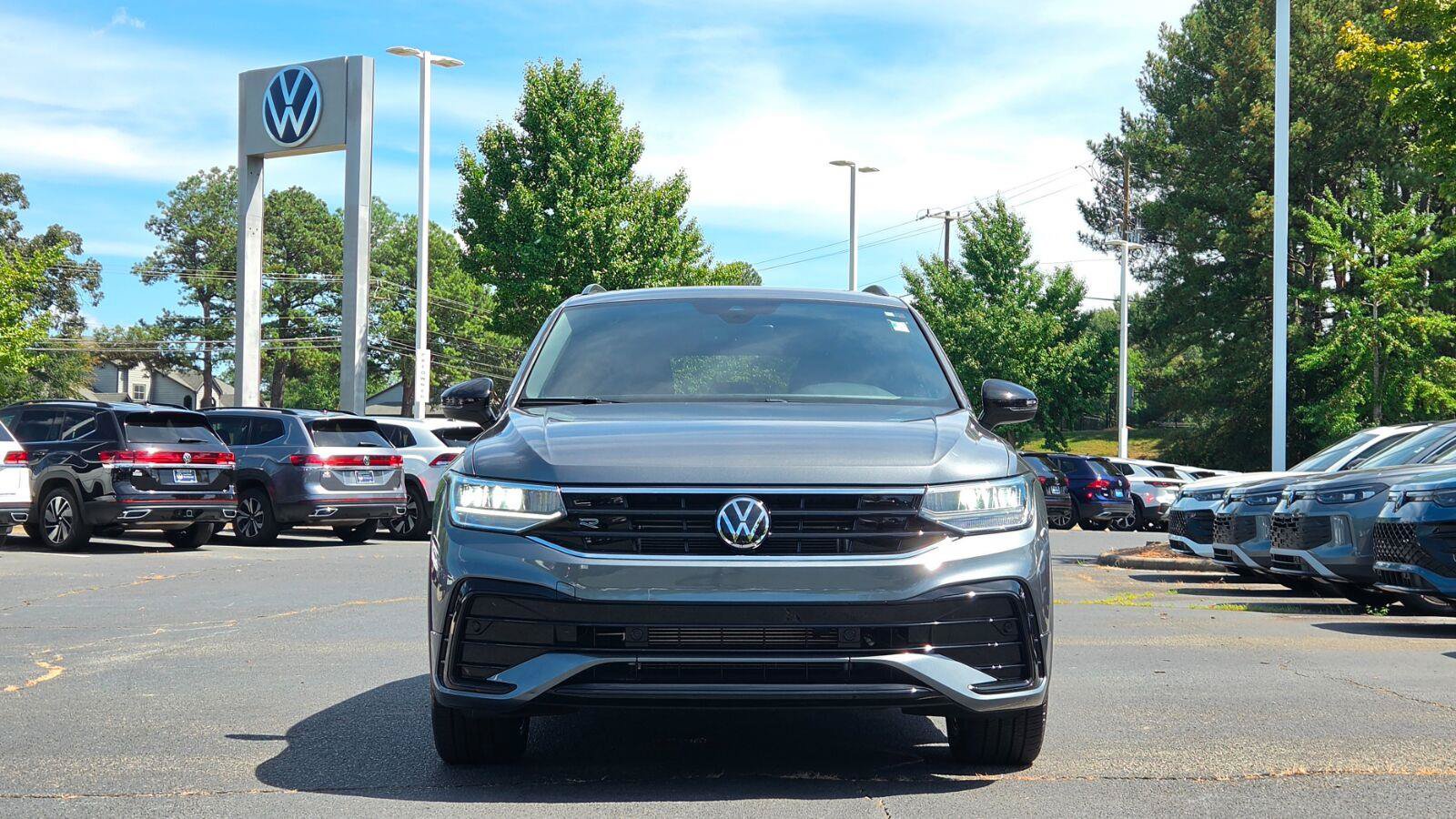 Used 2023 Volkswagen Tiguan SE R-Line AWD/4WD image 7