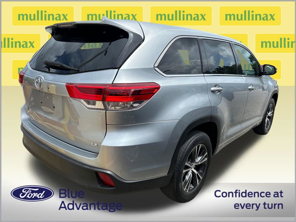 Used 2018 Toyota Highlander Plus FWD image 2