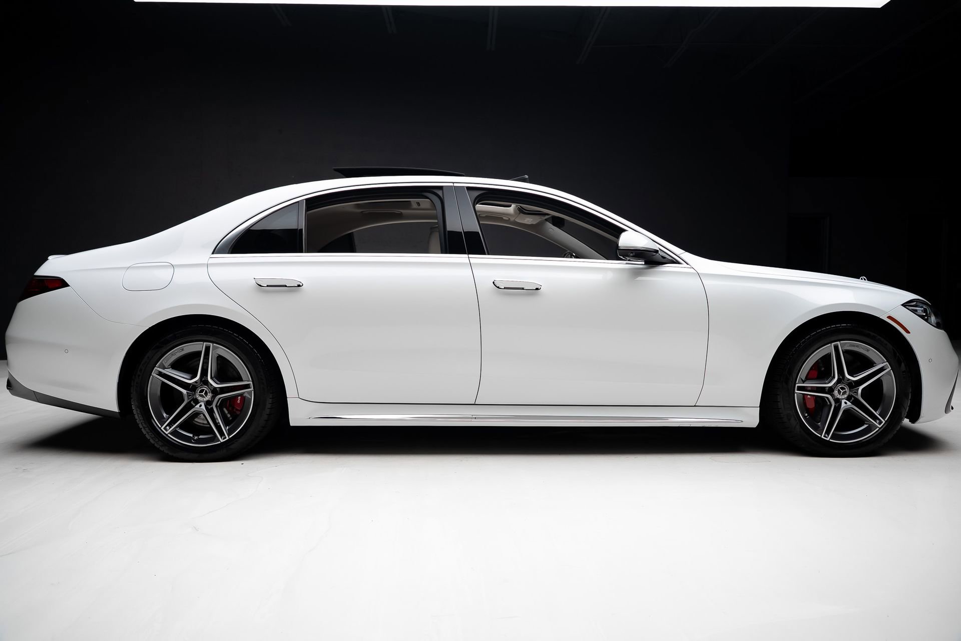 Used 2024 Mercedes-Benz S 580e 4MATIC Sedan w/ AMG Line image 36