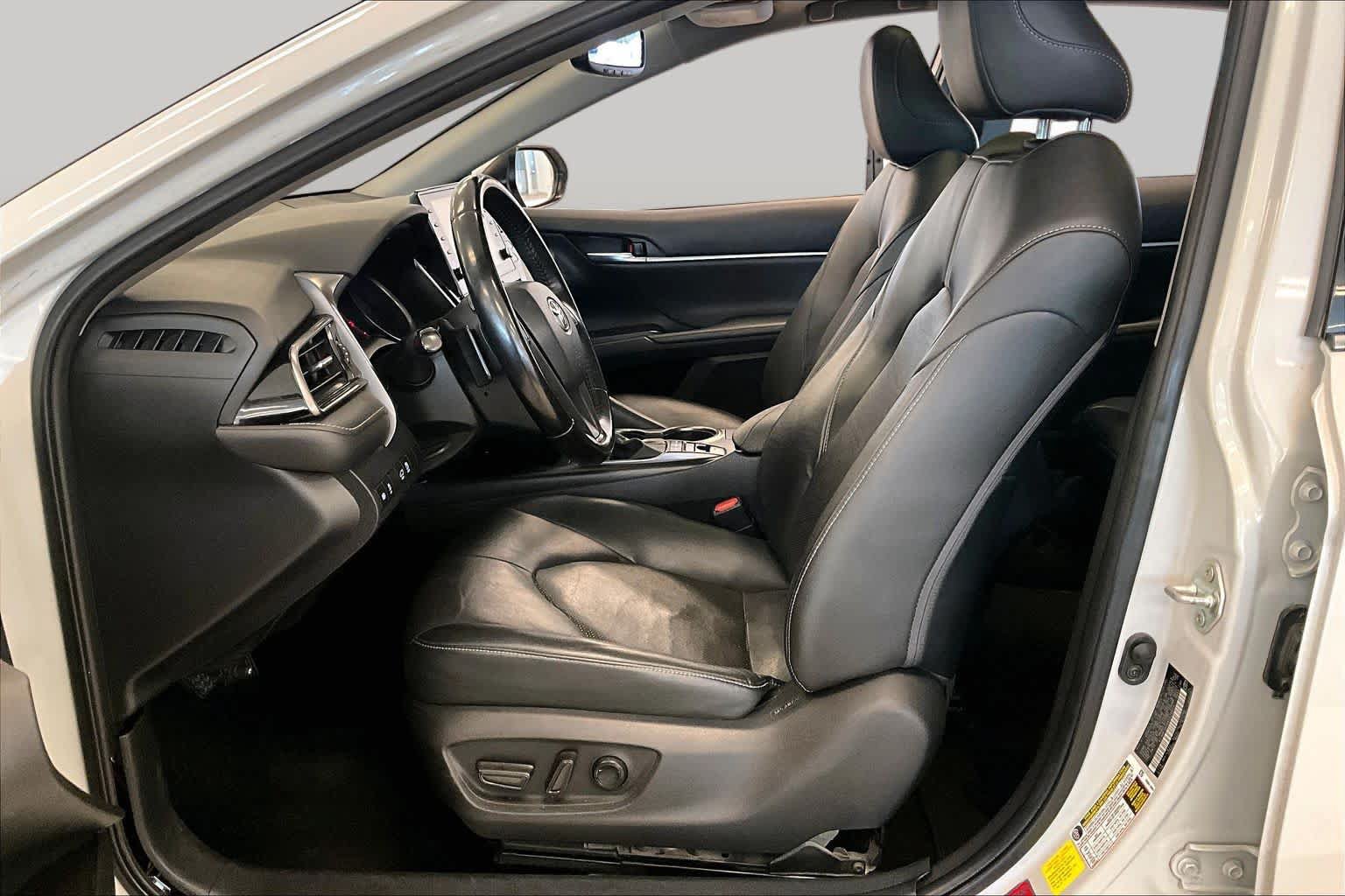 Used 2022 Toyota Camry XSE FWD image 7