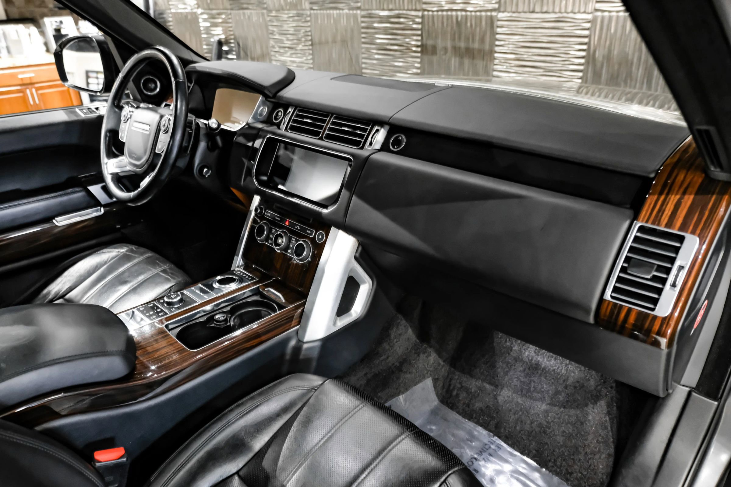 Used 2017 Land Rover Range Rover HSE image 19