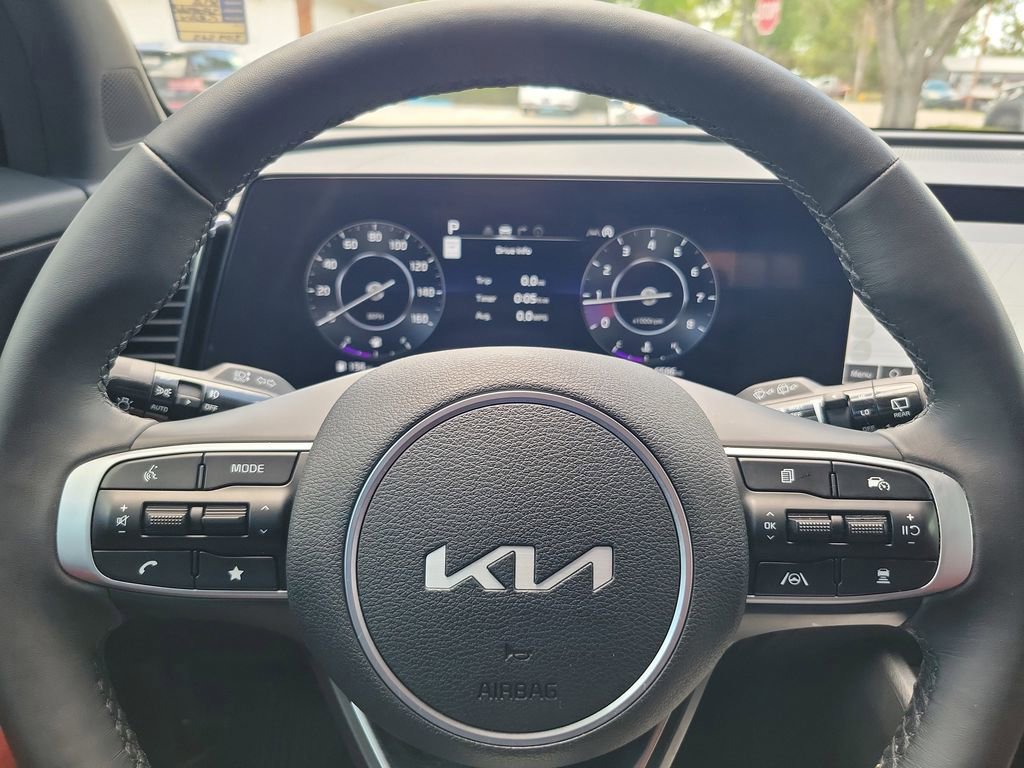 Used 2025 Kia Sportage SX image 24