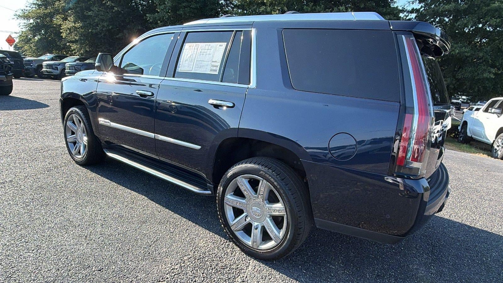 Used 2020 Cadillac Escalade Luxury RWD image 11