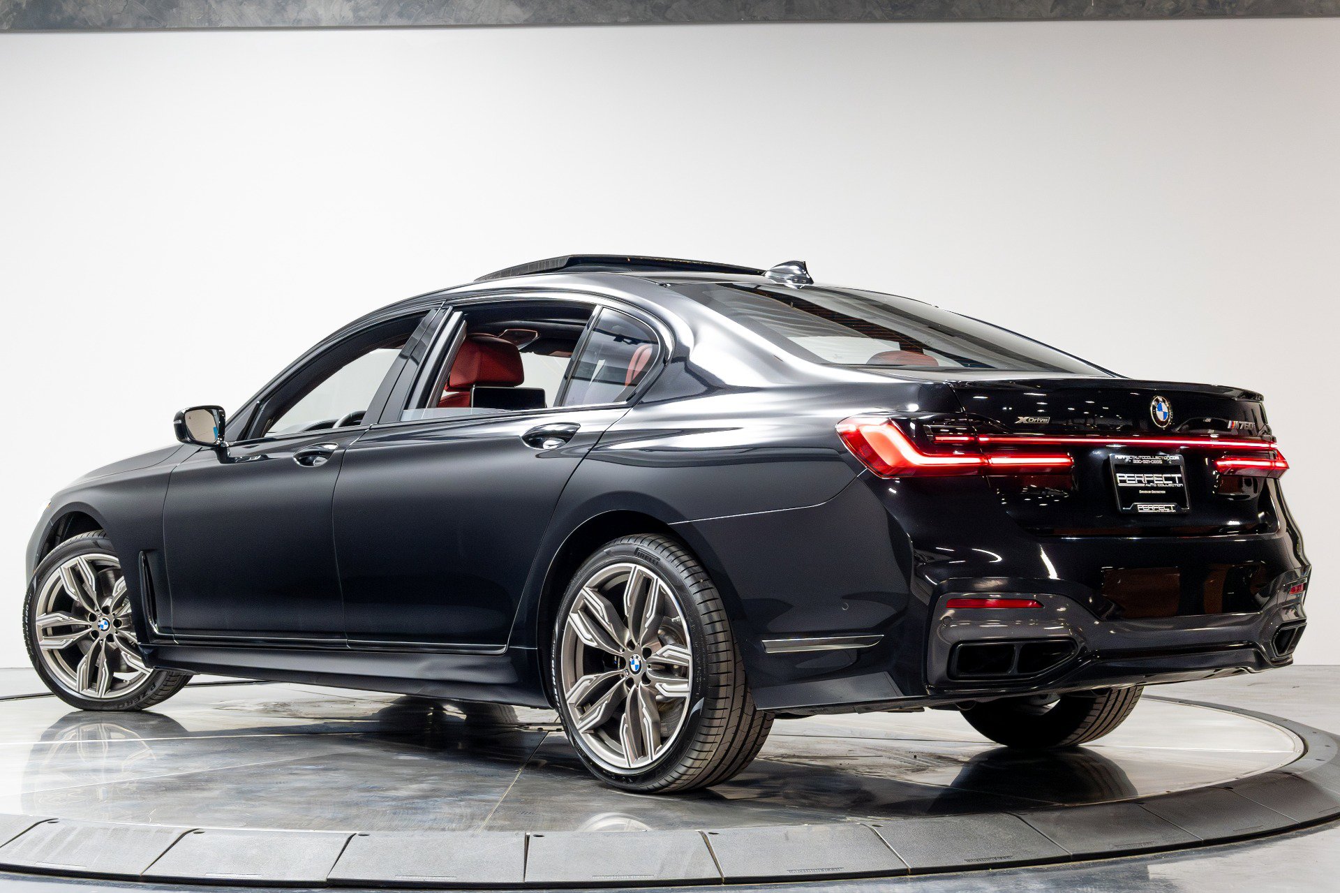 Used 2022 BMW M760i xDrive image 60