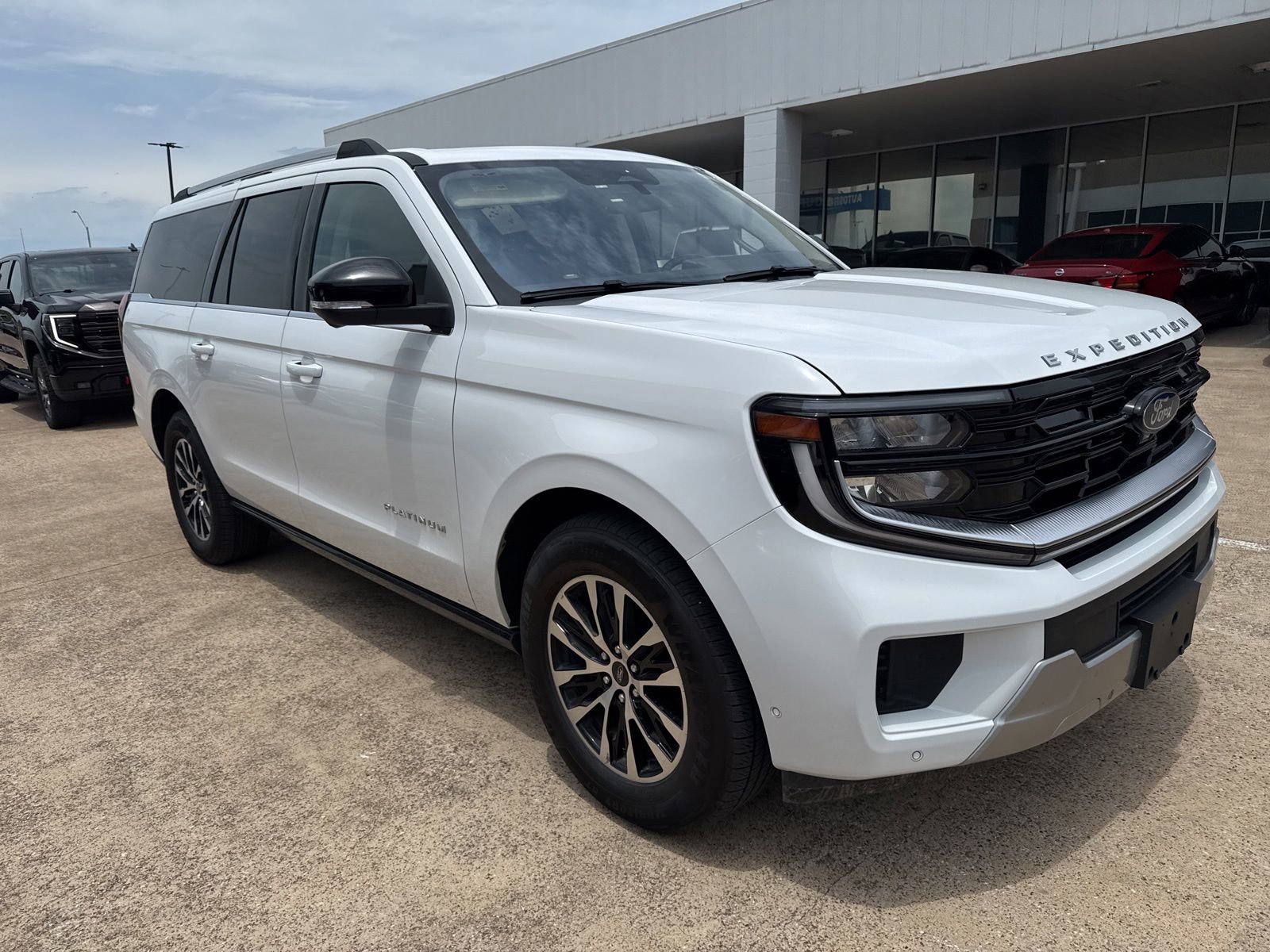 Used 2025 Ford Expedition Max Platinum AWD/4WD image 3