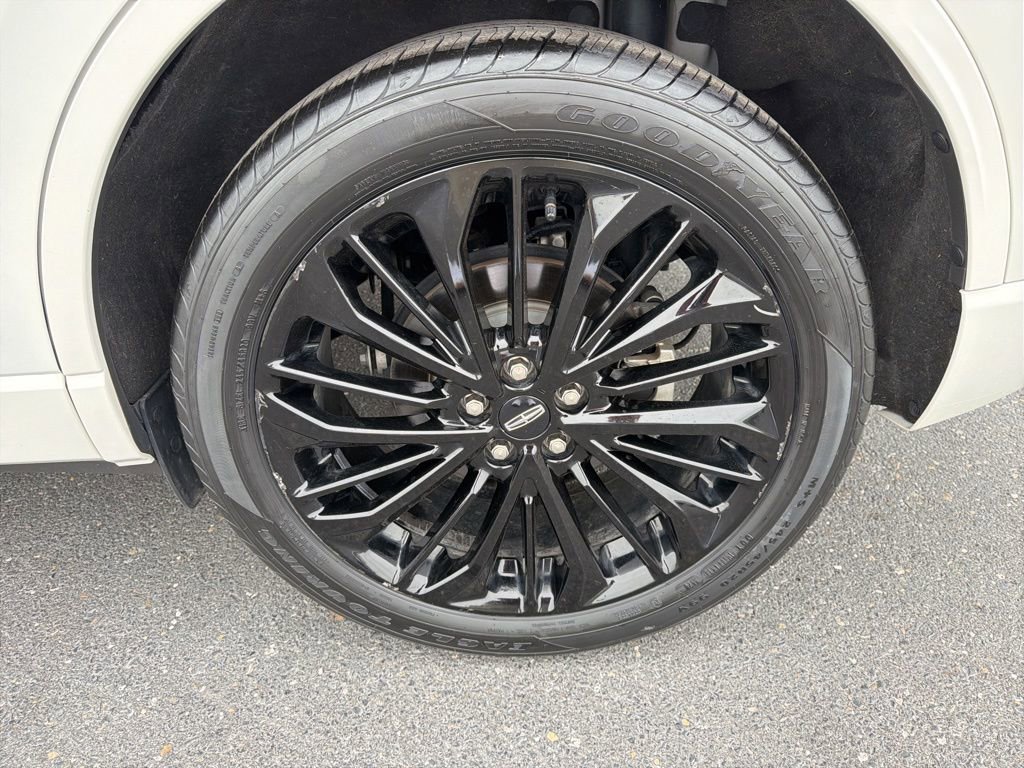 Used 2023 Lincoln Corsair Reserve w/ Equipment Group 201A image 12