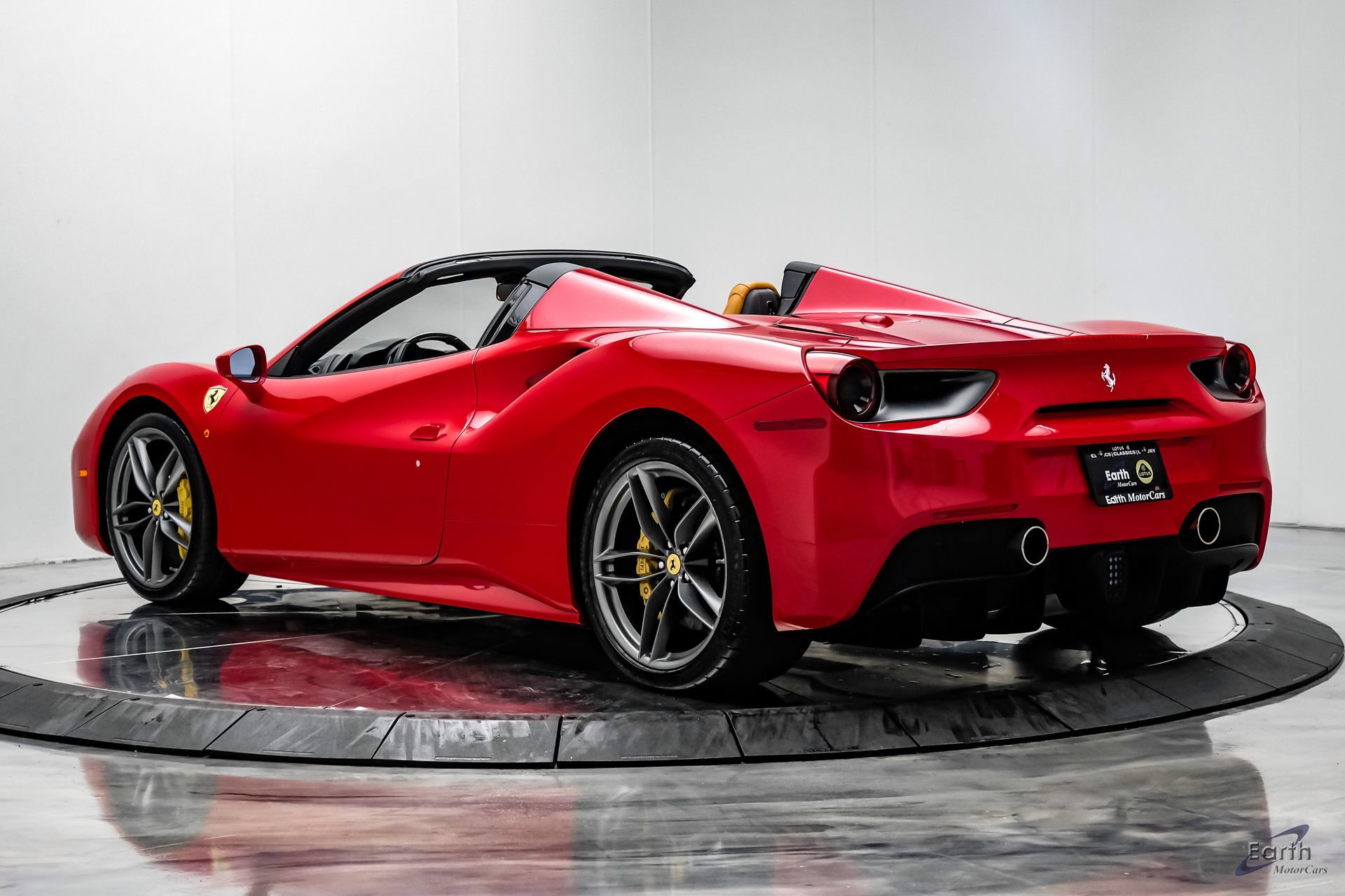 Used 2018 Ferrari 488 Spider RWD image 13