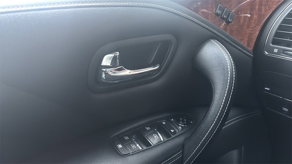 Used 2016 INFINITI QX80 4WD w/ Deluxe Technology Package image 16