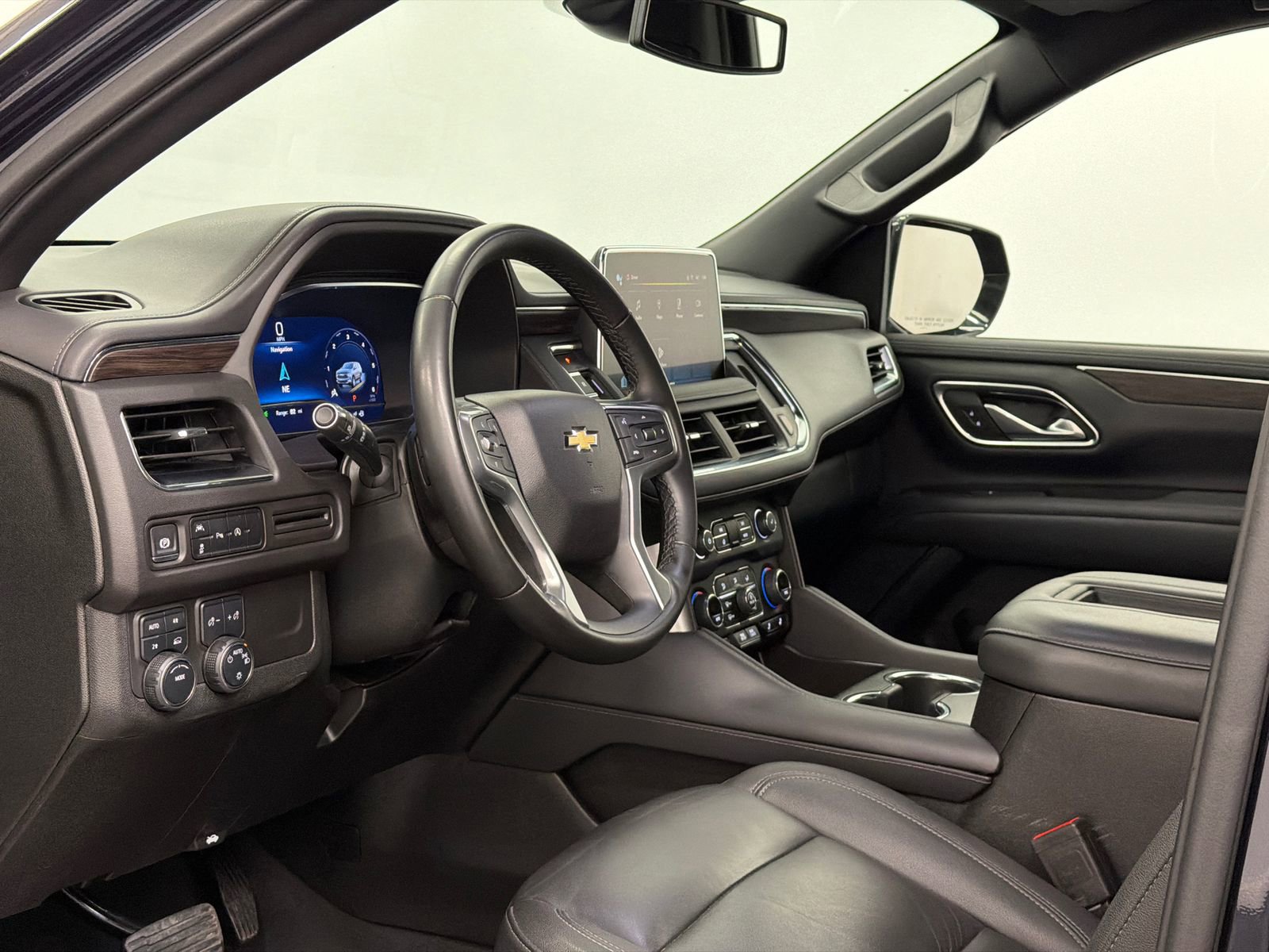 Used 2024 Chevrolet Suburban LT image 16