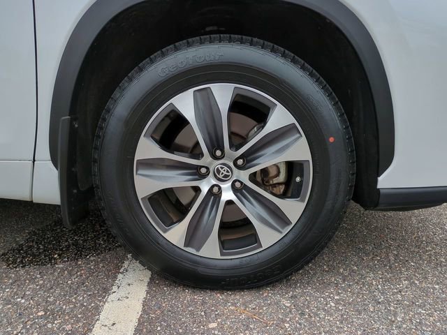 Used 2023 Toyota Highlander XLE image 11