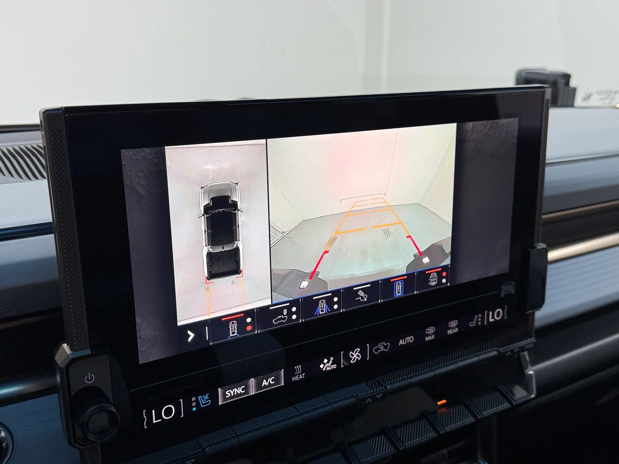 Used 2024 GMC Hummer EV 3X w/ Omega Edition image 27