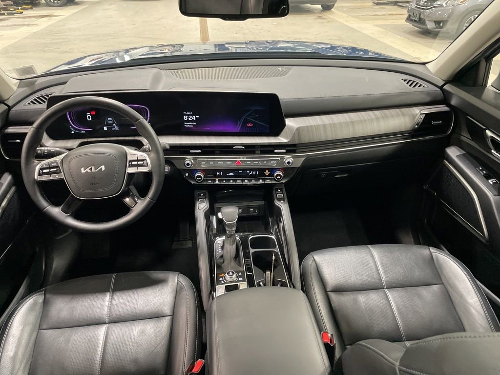 Used 2024 Kia Telluride EX w/ EX Captain's Chair Package image 9