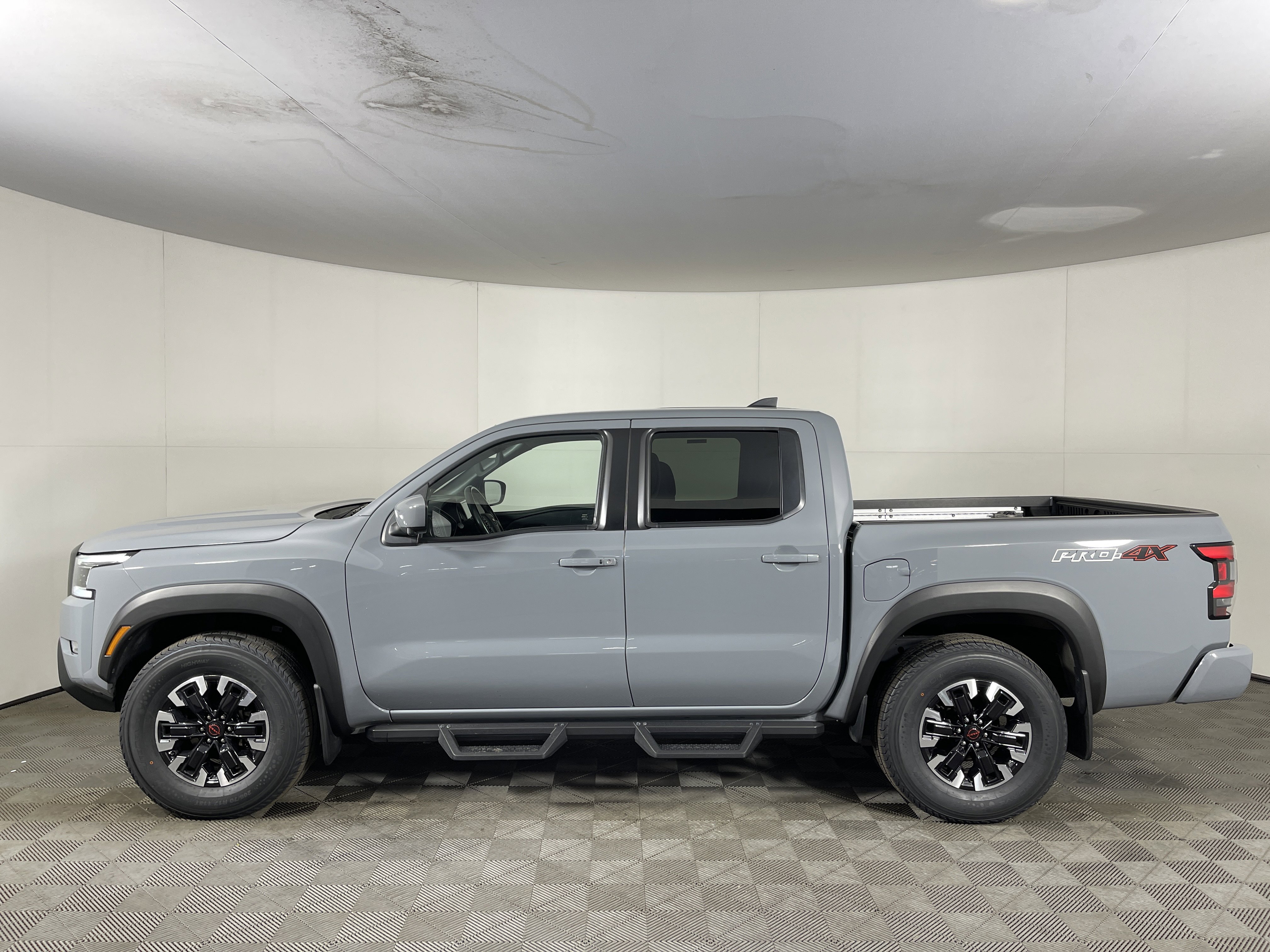 Used 2023 Nissan Frontier PRO-4X w/ Pro Convenience Package image 3