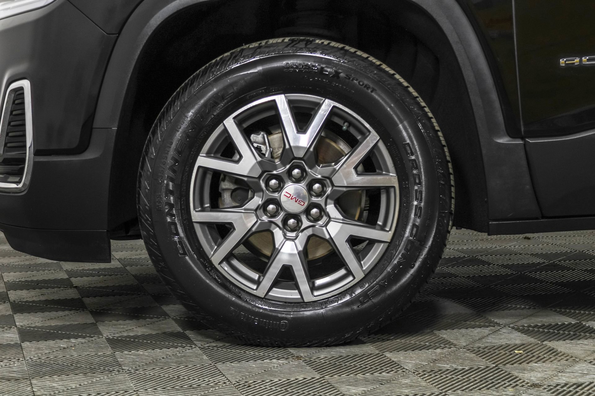 Used 2023 GMC Acadia SLE w/ LPO, Floor Liner Package image 21