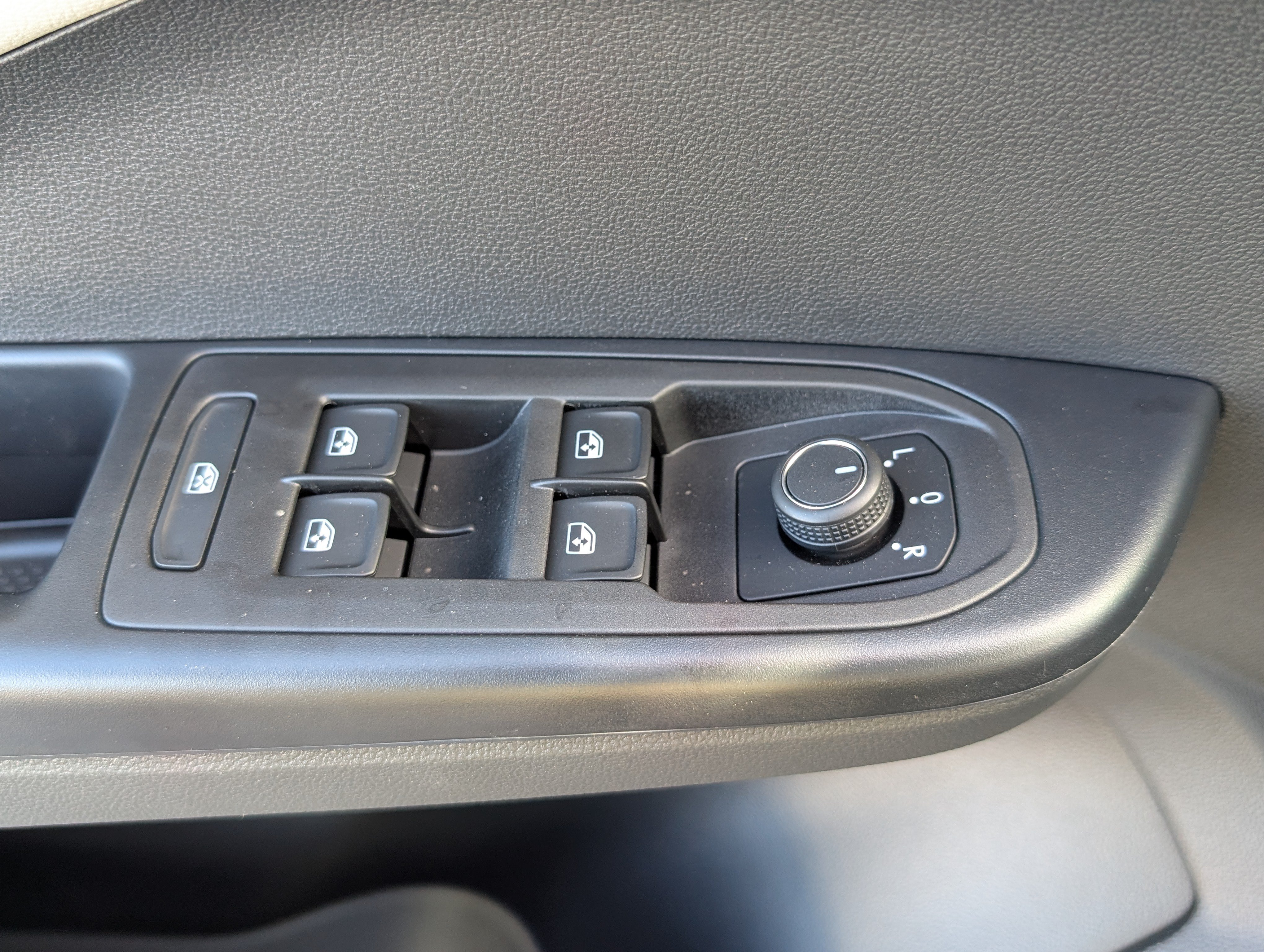 New 2027 Volkswagen Taos S FWD image 16