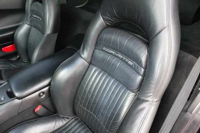 Used 2000 Chevrolet Corvette Coupe w/ Memory Pkg RWD image 4