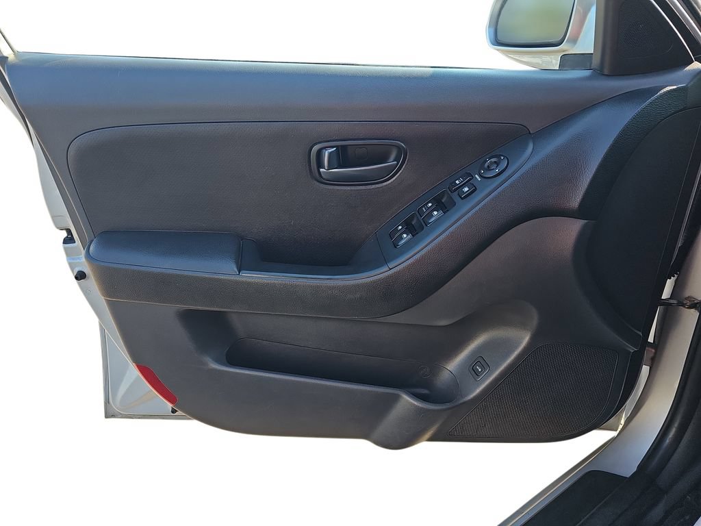 Used 2009 Hyundai Elantra SE FWD image 25