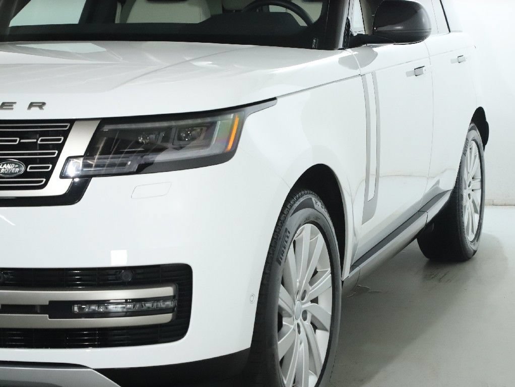 Used 2025 Land Rover Range Rover SE AWD/4WD image 14