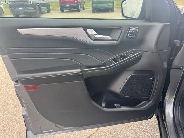 Certified 2024 Ford Escape Platinum w/ Class II Trailer Tow Package AWD/4WD image 10