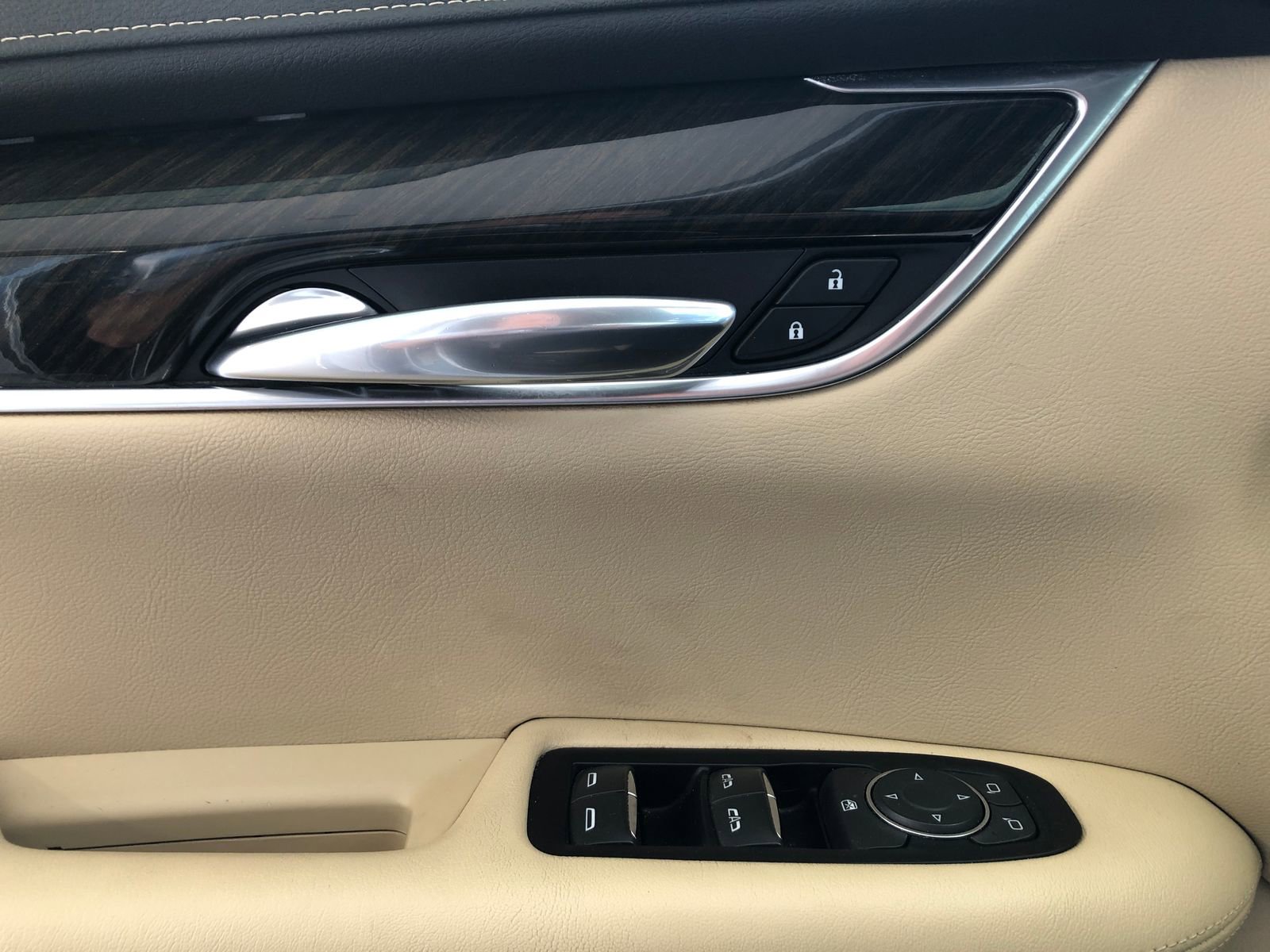 Used 2017 Cadillac XT5 FWD image 38