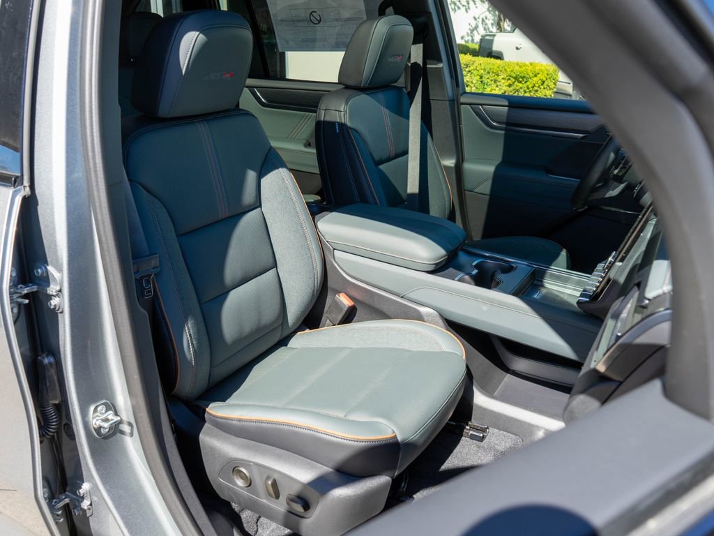 New 2026 GMC Acadia AT4 w/ Luxury Package AWD/4WD image 9