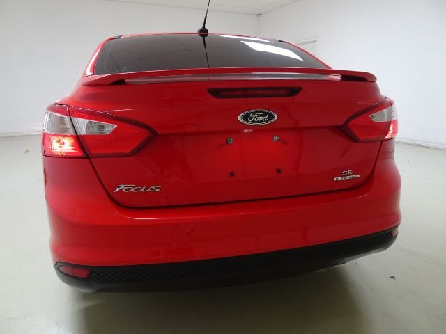 Used 2014 Ford Focus SE w/ SE Sport Package image 10