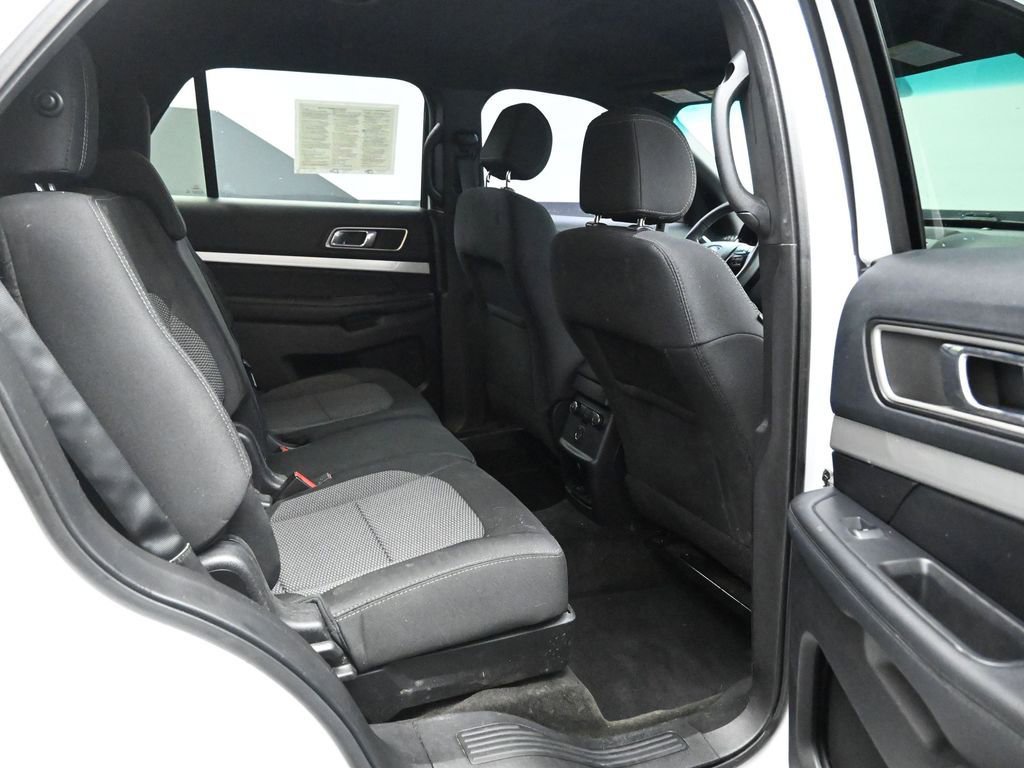 Used 2016 Ford Explorer XLT w/ Equipment Group 201A image 21