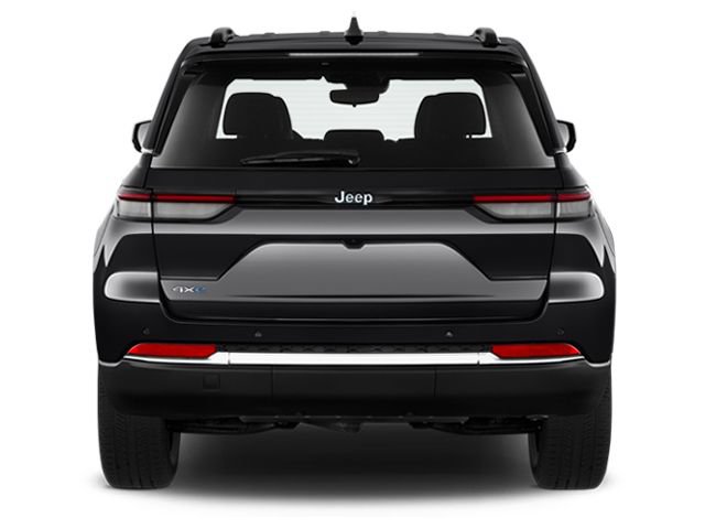 Used 2023 Jeep Grand Cherokee Altitude AWD/4WD image 6