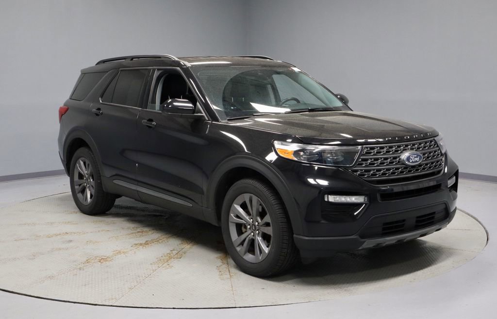 Certified 2023 Ford Explorer XLT w/ Equipment Group 202A AWD/4WD image 1