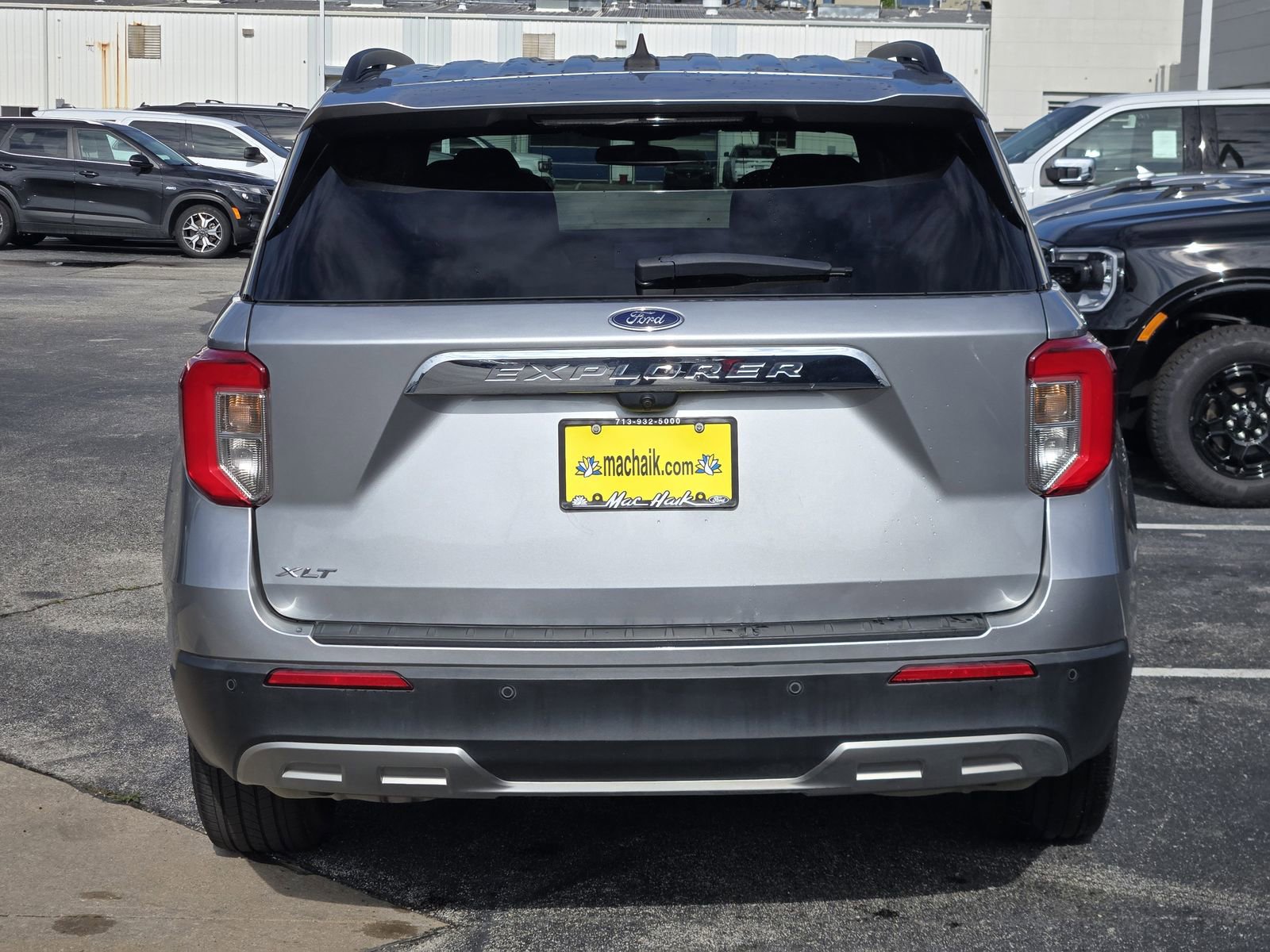 Used 2023 Ford Explorer XLT w/ Equipment Group 202A RWD image 6