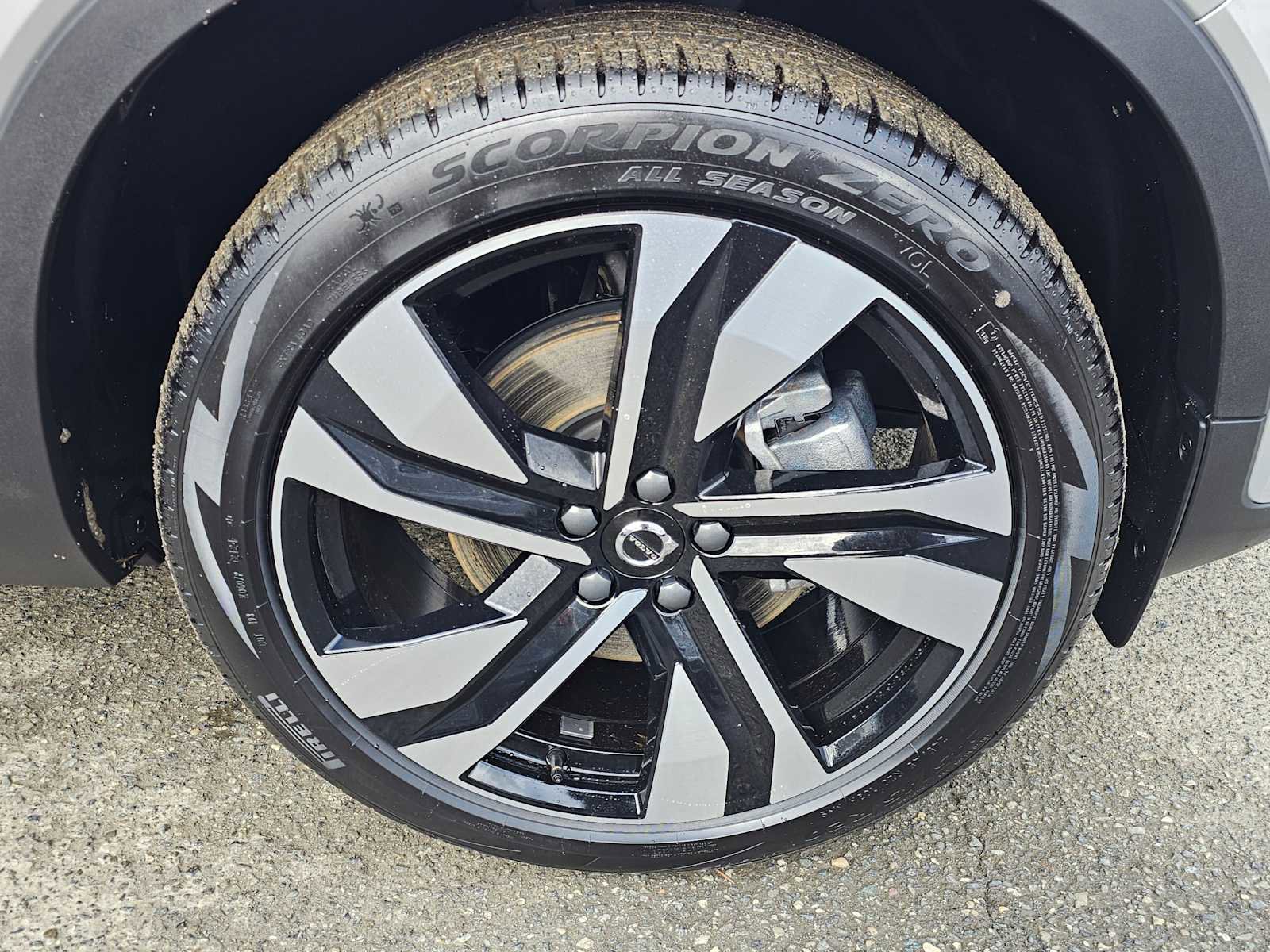 Used 2025 Volvo XC40 B5 Plus w/ Climate Package AWD/4WD image 10