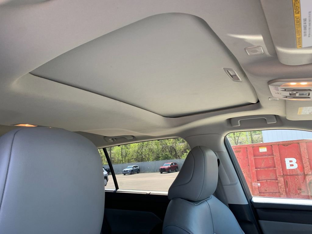 Used 2023 Toyota Highlander XLE FWD image 20