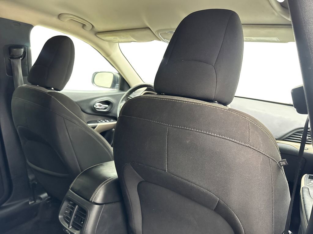 Used 2017 Jeep Cherokee Sport image 41