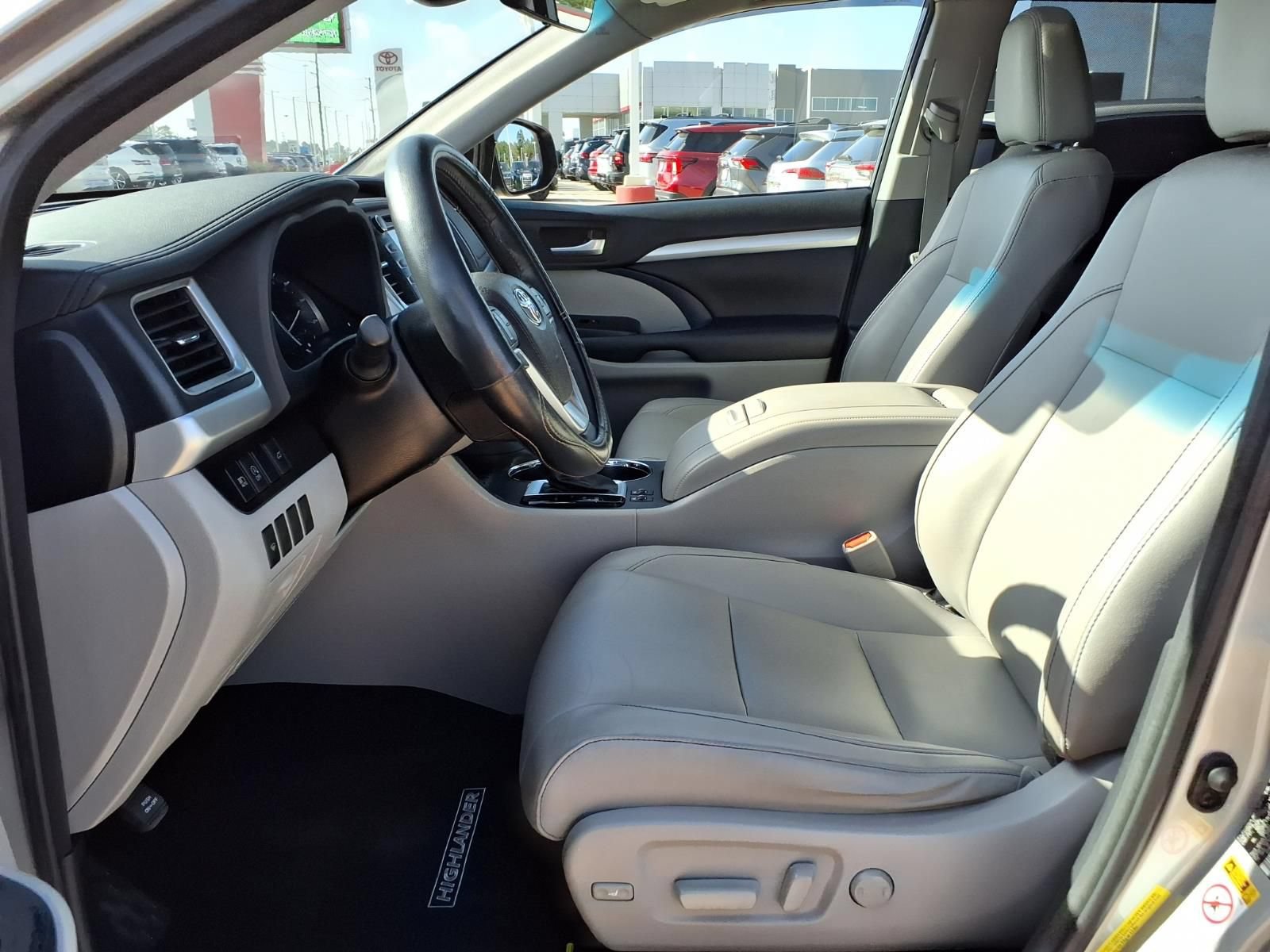Certified 2017 Toyota Highlander XLE FWD image 17