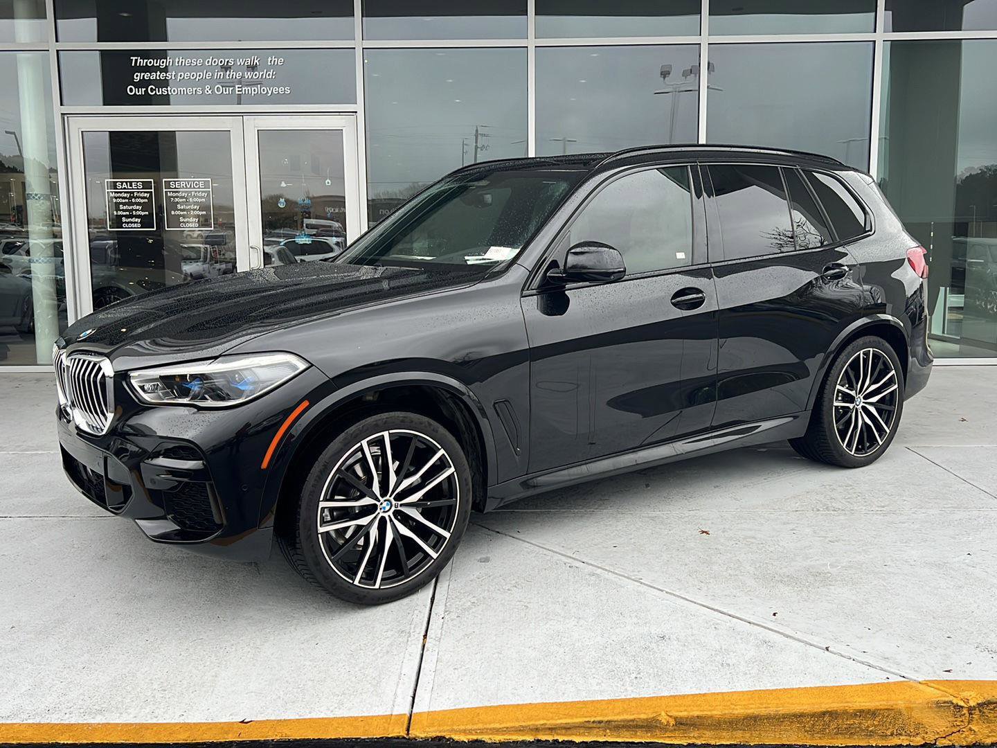 Certified 2022 BMW X5 xDrive40i w/ M Sport Package image 2