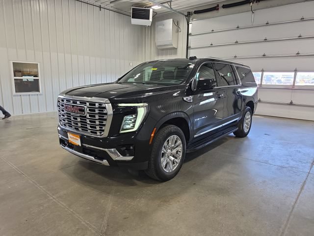 Used 2025 GMC Yukon XL Denali AWD/4WD image 4