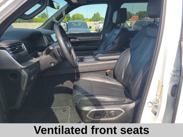 Used 2024 Jeep Wagoneer Series II w/ Flexible Seating Group RWD image 17