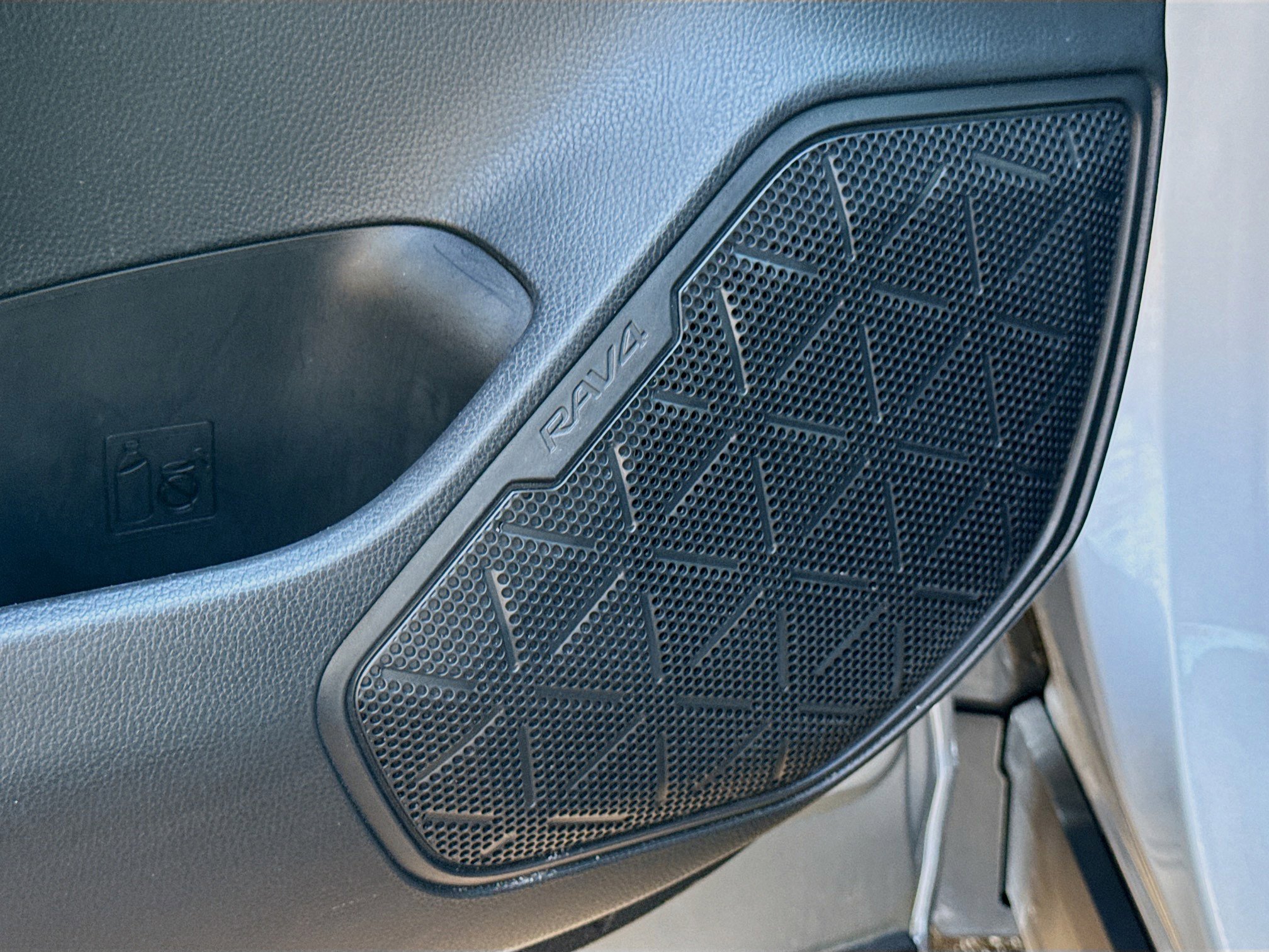 Used 2021 Toyota RAV4 XLE image 22