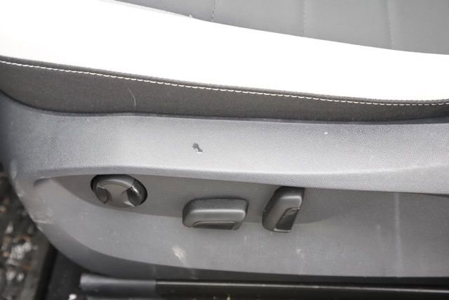 Used 2025 Volkswagen Taos SE w/ Black Wheel Package FWD image 15