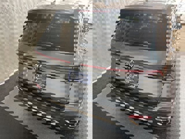 Certified 2025 Volkswagen Taos SE w/ Panoramic Sunroof Package image 7