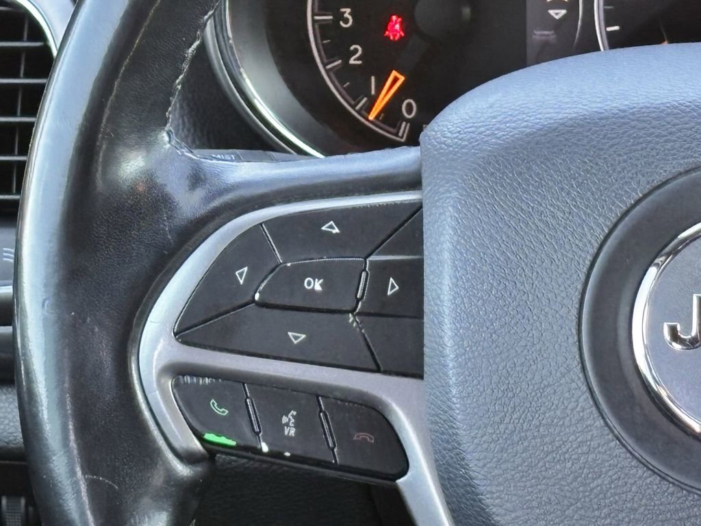 Used 2019 Jeep Grand Cherokee Altitude RWD image 10