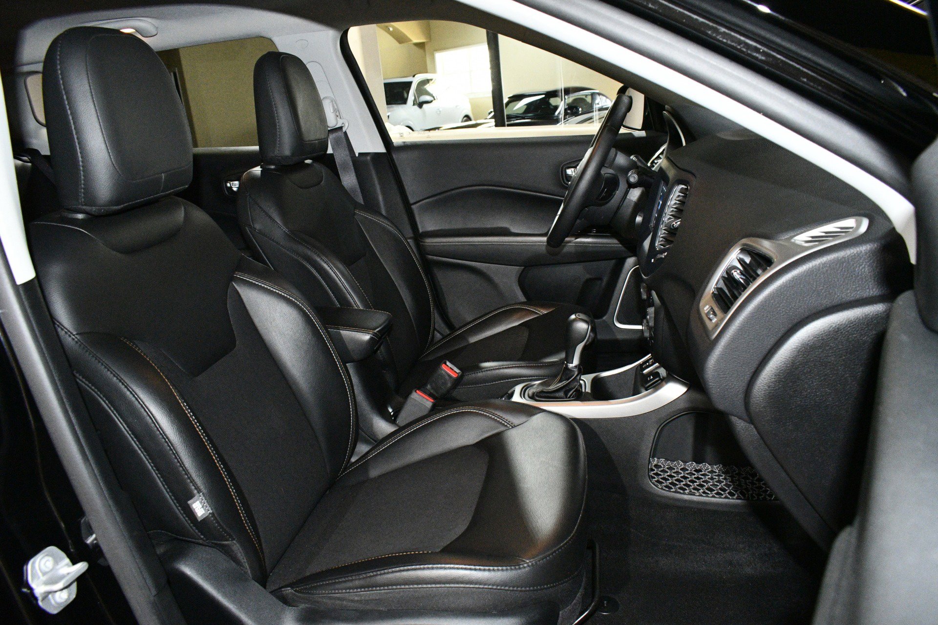 Used 2019 Jeep Compass Latitude w/ Popular Equipment Group image 8