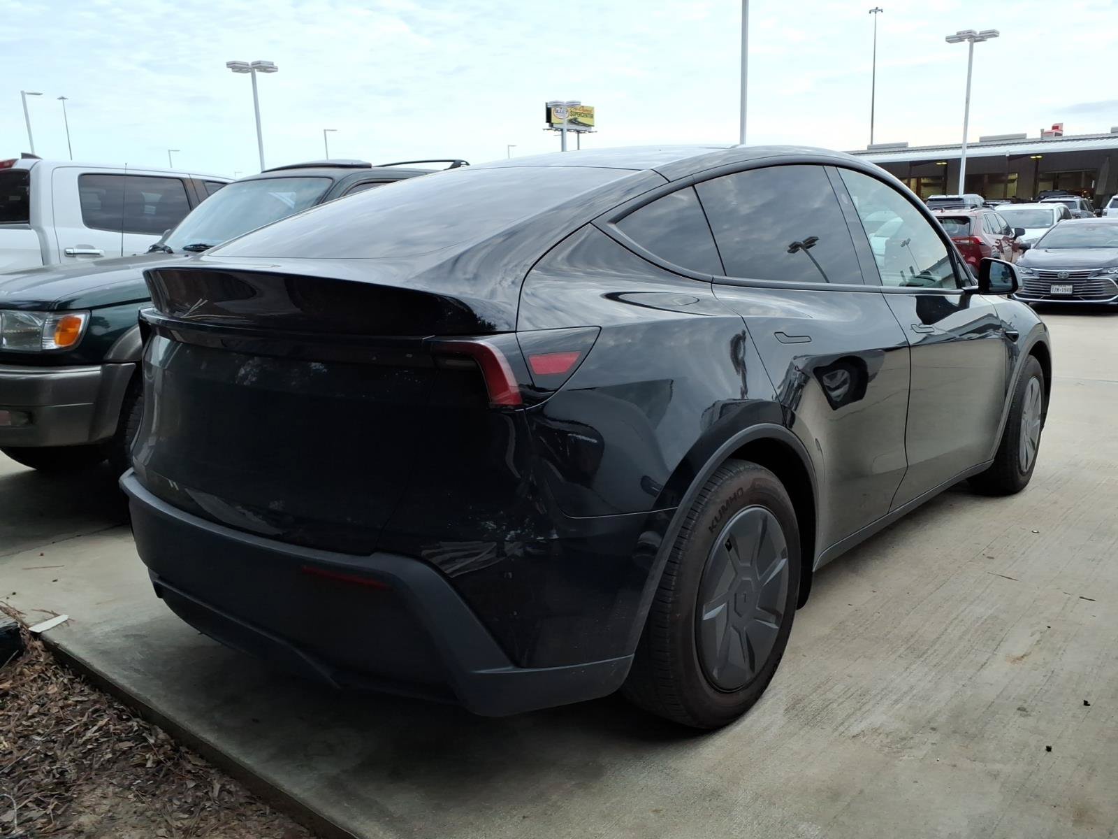 Used 2026 Tesla Model Y 2WD image 5