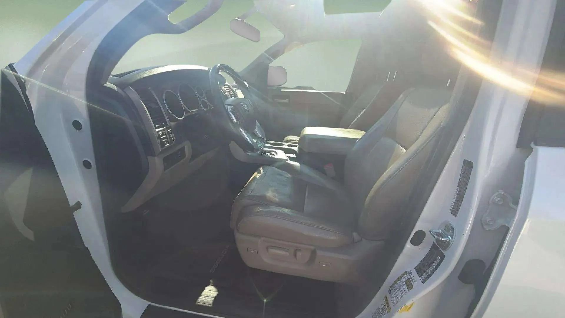 Used 2016 Toyota Sequoia Platinum image 34