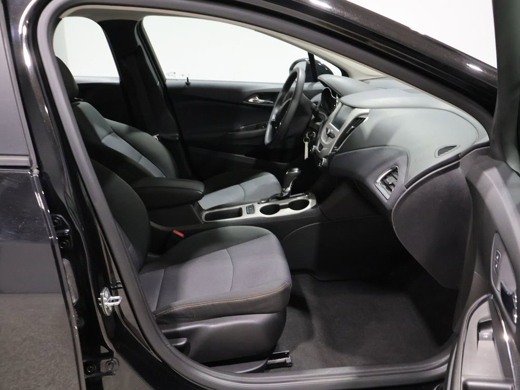 Used 2017 Chevrolet Cruze LS image 22