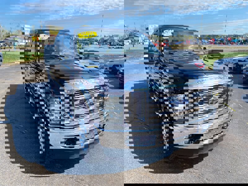 Used 2010 Ford F250 Lariat image 2